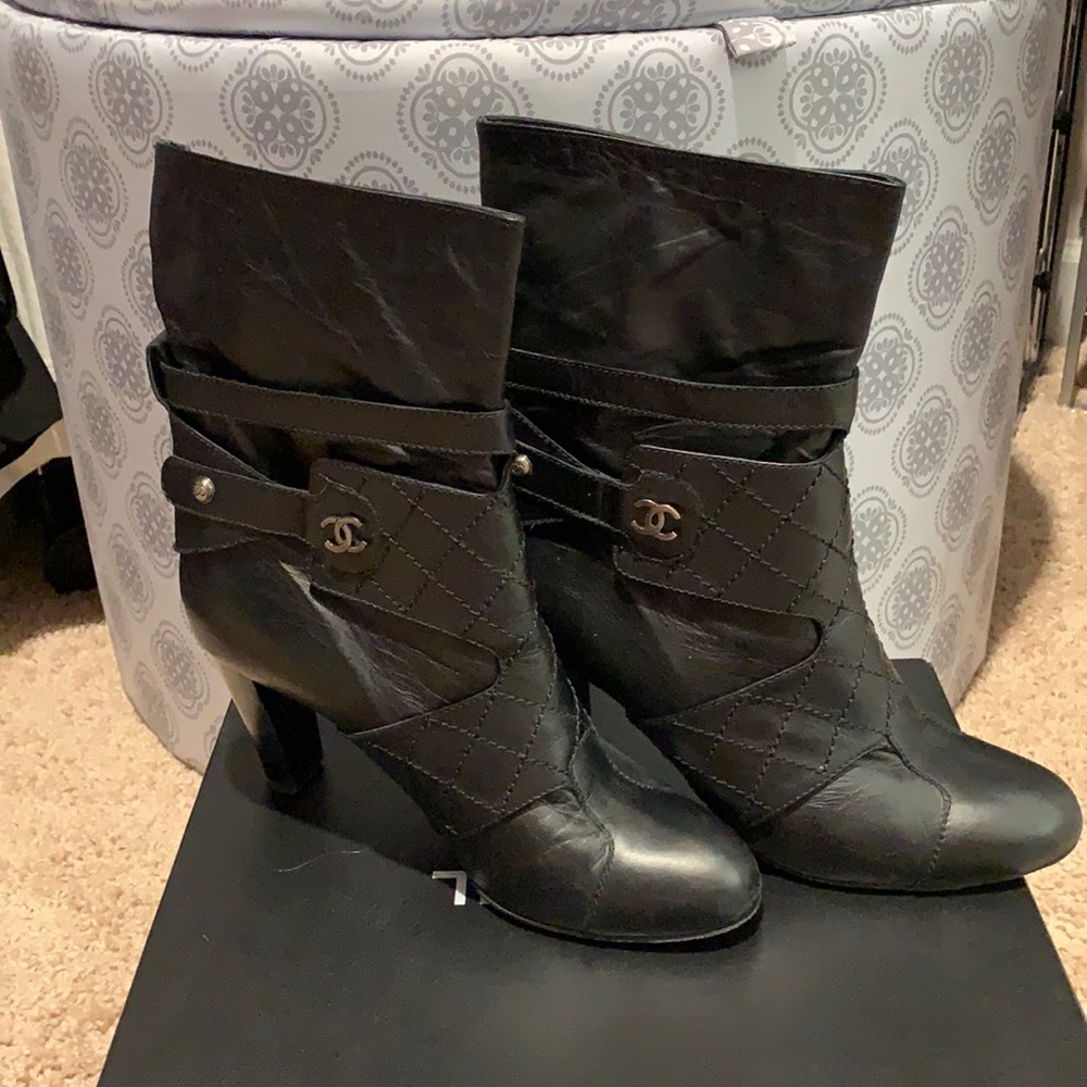 ✨SOLD✨Vintage Chanel Lambskin Short Boots